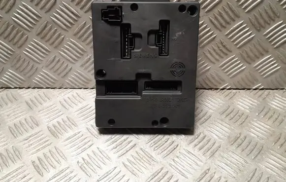 Renault Scenic I Fuse module 7703297930 S108502400B