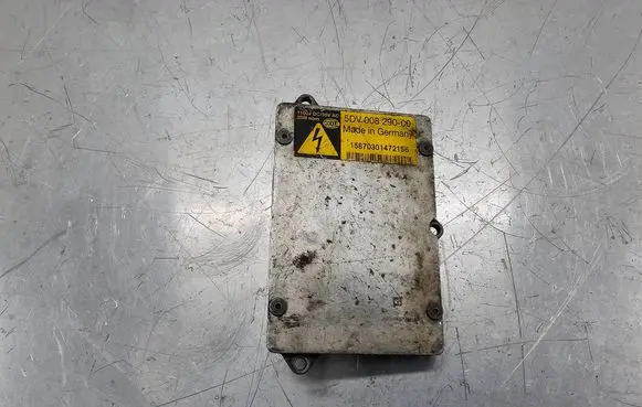 Audi A4 S4 B7 8E 8H Voltage converter/converter module 5DV008290-00
