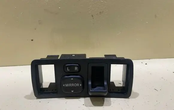 Toyota Corolla E120 E130 Wing mirror switch 183574