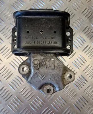 Peugeot 308 Engine mount bracket 9636845880 9636583980 9636270080
