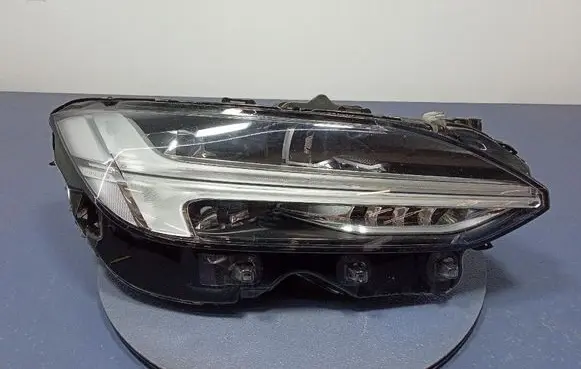 Volvo S90, V90 Headlight/headlamp 31655747
