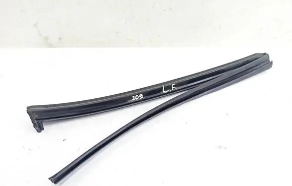 Mercedes-Benz CLK A209 C209 Sunroof sealing rubber E08393