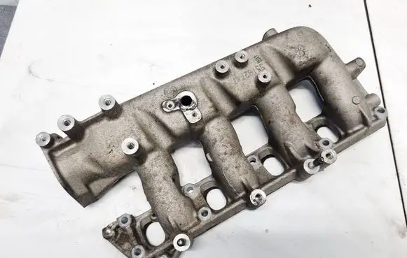 Opel Zafira B Intake manifold 55192747