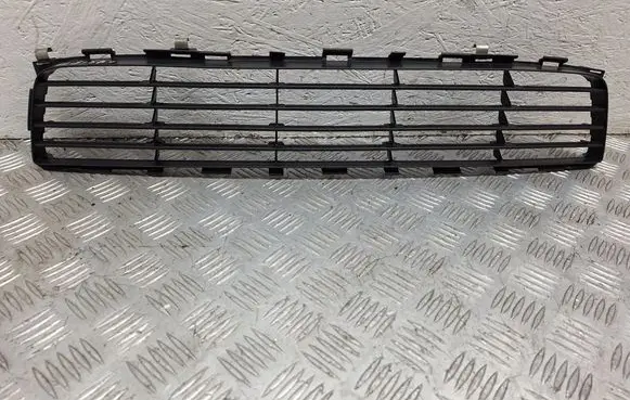 Toyota Auris 150 Front bumper lower grill 5311202080