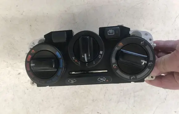Nissan Note (E11) Climate control unit 111201 N106999R