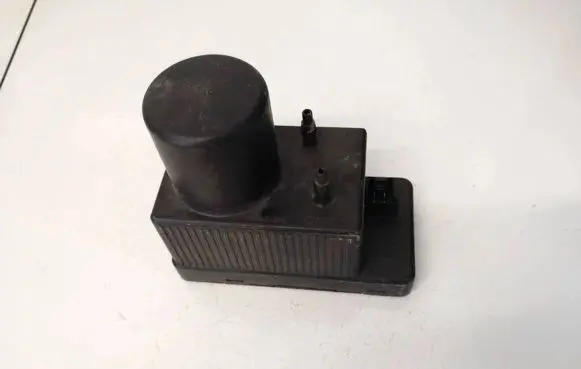 Mercedes-Benz C W203 Vacuum pump 2038000048 0132006365