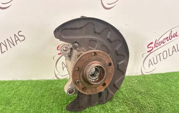 Volkswagen PASSAT B8 Front wheel hub 5Q0407257A