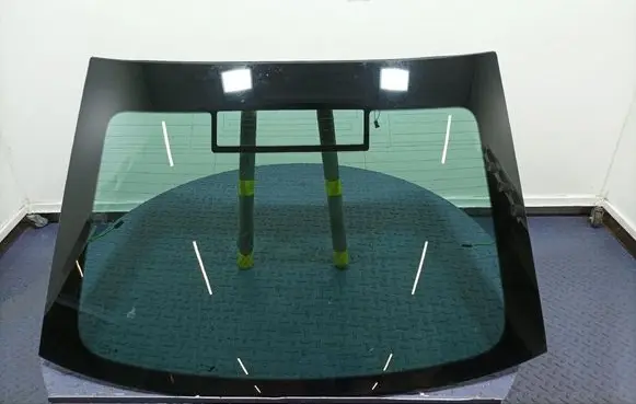 Skoda Octavia 985 Rear windscreen/windshield window 5E6845049