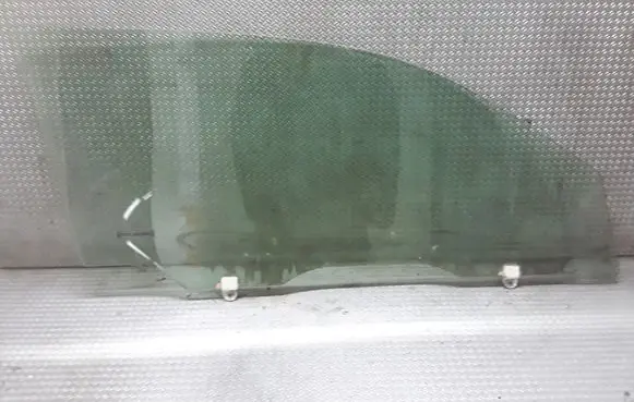 Honda HR-V Front door window glass four-door