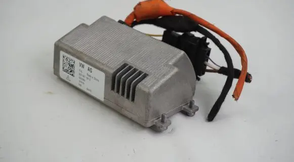 Volkswagen Touran II Voltage converter/converter module 5Q0907155D