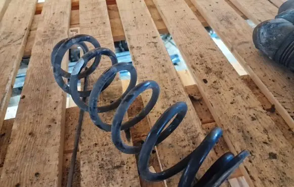 Volkswagen Golf VII Rear coil spring