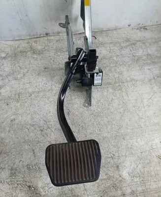 Volvo XC90 Brake pedal