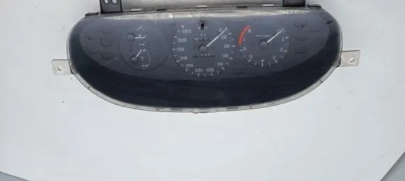 Mazda 323 F Speedometer (instrument cluster) BE6M