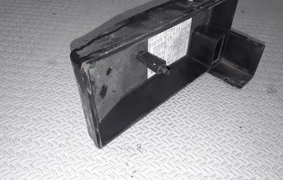 KIA Magentis Fuse box cover