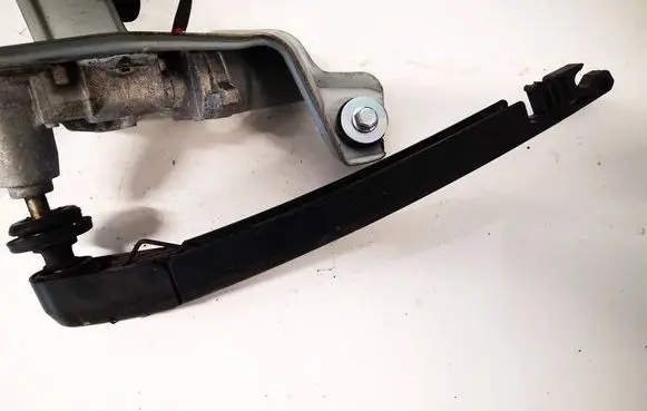 Hyundai Kona I Rear wiper blade arm 