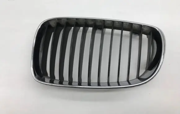 BMW 1 E81 E87 Front bumper upper radiator grill 7166439