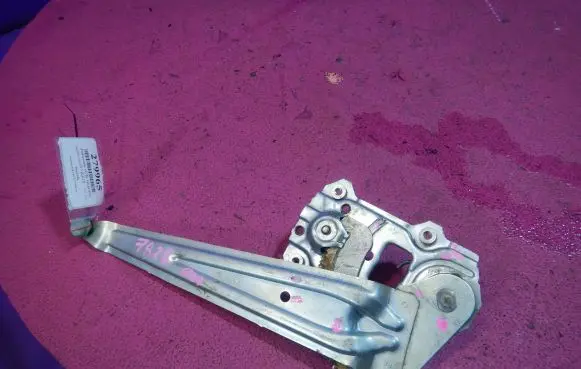 Suzuki Swift I Rear door window regulator with motor