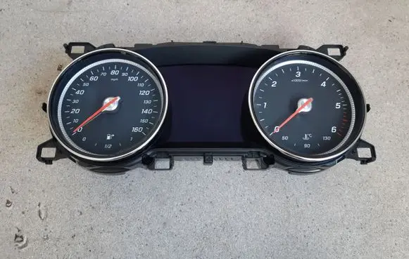 Speedometer (instrument cluster)