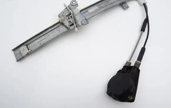 Mazda 626 Rear door manual window regulator