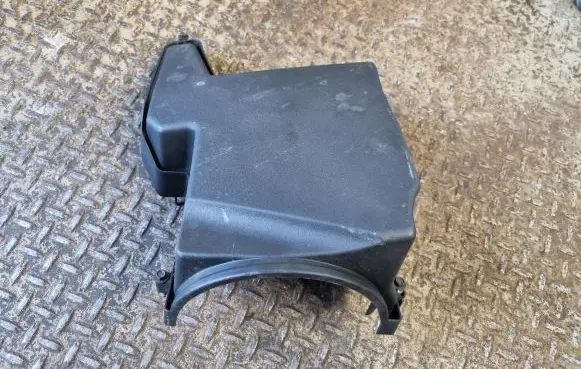 Ford Focus Air filter box cover 76894521