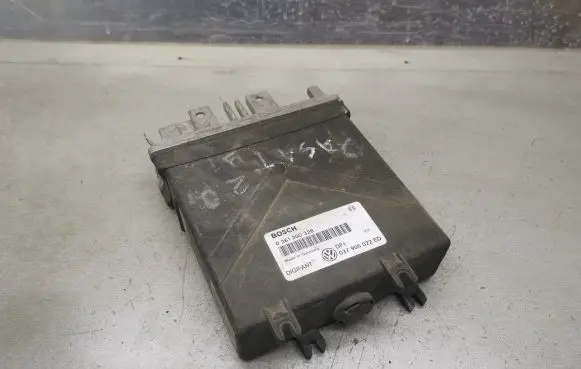 Volkswagen PASSAT B3 Engine control unit/module 0261200328 037906022ED