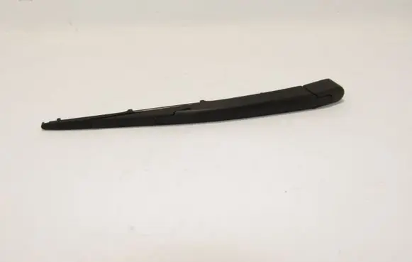 Rear wiper blade arm