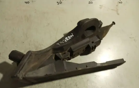 Volkswagen Touran I Accelerator throttle pedal 1T1721503H 6PV00868900