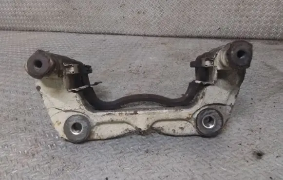 Toyota Auris 150 Front Brake Caliper Pad/Carrier 
