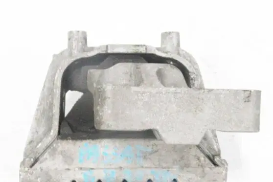 Volkswagen PASSAT B7 Engine mount bracket 1K0199262C