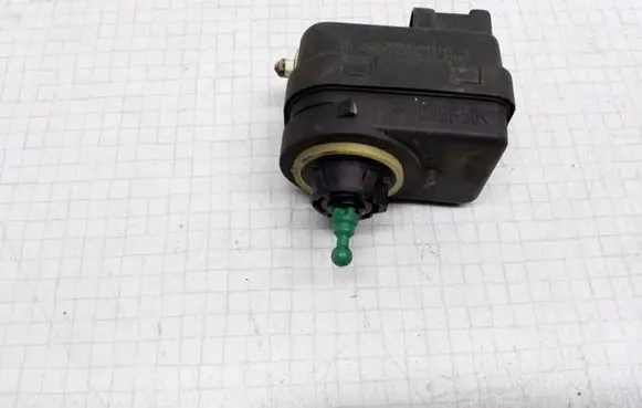 Renault Megane I Headlight level adjustment motor 7700840141