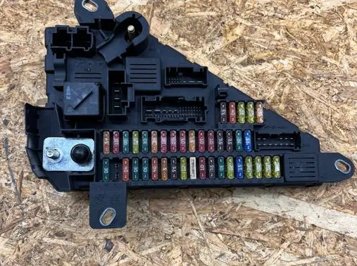 BMW 5 E60 E61 Fuse box set 690661901