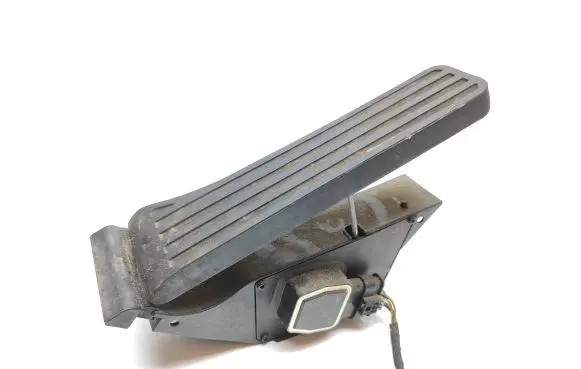 Mercedes-Benz E W212 Accelerator throttle pedal A2044000004 1678 190910