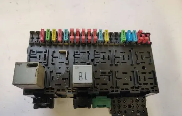 Volkswagen Multivan T4 Fuse box set 357937039