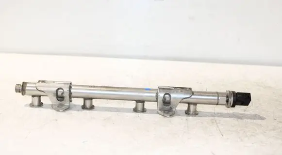 Volkswagen Golf VII Fuel main line pipe 04E133320D 06J906051F