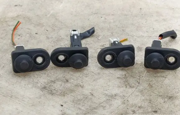 Hyundai Santa Fe Front door sensor 