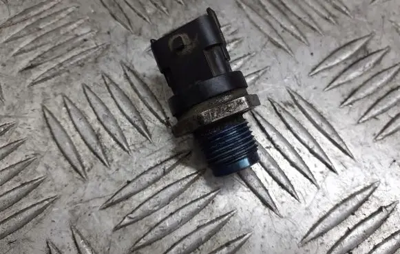 Suzuki Swift I Fuel pressure regulator 0281002706