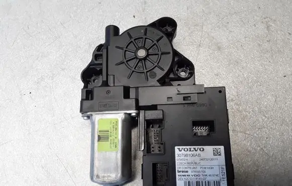 Volvo S40 Front door window regulator motor 30798106AB 979037100
