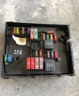 Volkswagen Caddy Fuse box set 01718130