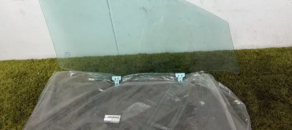 Nissan Qashqai Front door window glass four-door 80301EY10A