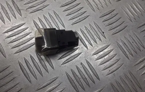 Toyota Corolla Verso E121 Front door lock (next to the handle) 