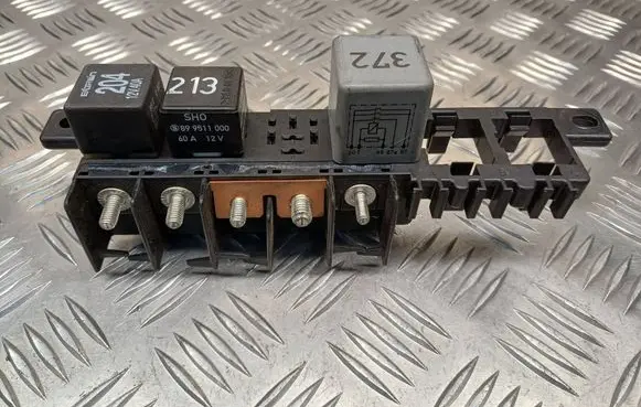 Audi A4 S4 B5 8D Relay mounting block 8L0941822A