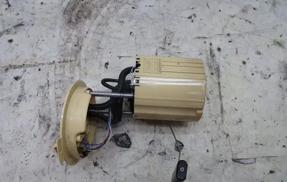 Opel Zafira C In-tank fuel pump 13596946