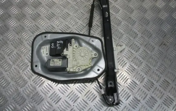 Volkswagen Jetta V Rear door window regulator with motor
