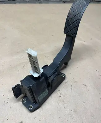 Audi A3 S3 8L Accelerator throttle pedal 1J1721503K 0281002342