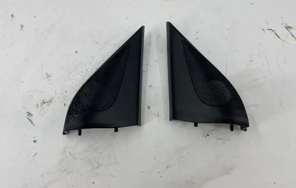 Mitsubishi L200 Front door speaker cover trim