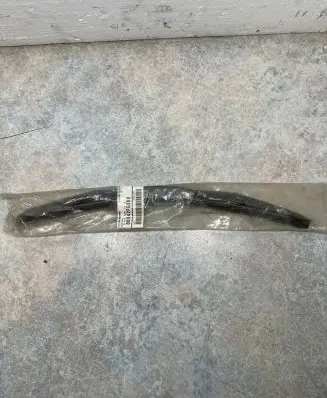 Rear wiper blade arm