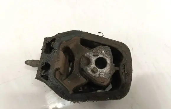 Mercedes-Benz B W245 Engine mount bracket