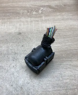 Volkswagen Touran I Plug wire 3C0906379
