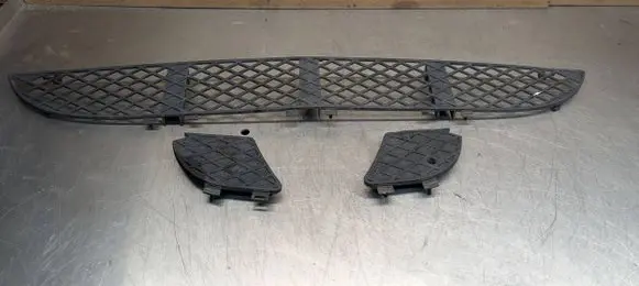 Mercedes-Benz E W210 Front bumper lower grill 2108850053
