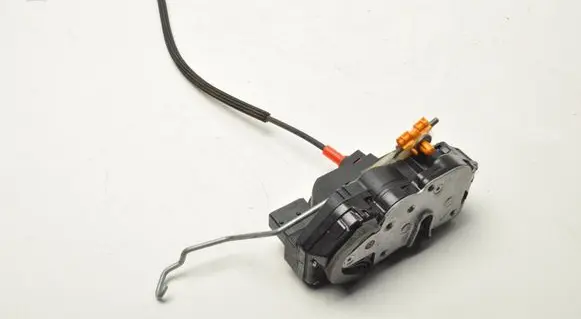 Opel Mokka Rear door lock 13579548